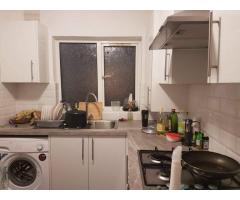 Oferim spre inchiriere o camera dubla, in casa cu gradina - Penge. Zona 4